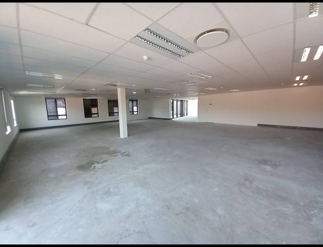330M² OFFICE TO LET IN FOURWAYS